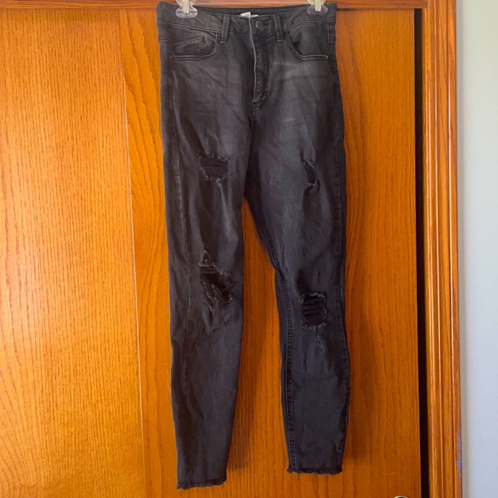 Black ripped skinny jeans